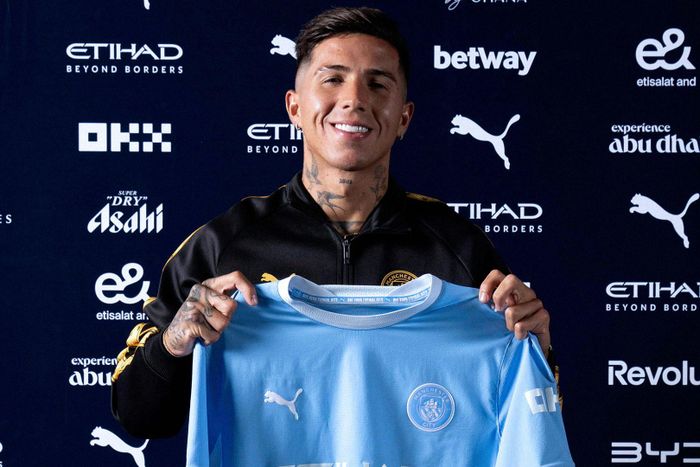 Enzo Fernandez ra mắt màu áo mới. Ảnh: MCFC
