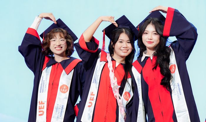 Tân cử nhân Trường ĐH Kinh tế Tài chính TPHCM. Ảnh: Phong Đoàn