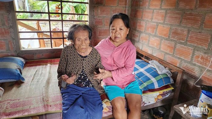 Bà nội và cô ruột của Thuận đều mất sức lao động, hiện sống dựa vào trợ cấp xã hội.