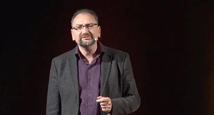 Florent Montaclair tại một hội nghị TEDxBelfort năm 2017. Ảnh: TEDx/YouTube