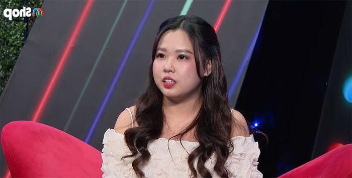 Tuyền là cô gái điềm đạm, cống hiến hết mình cho công việc. Ảnh cắt từ clip 