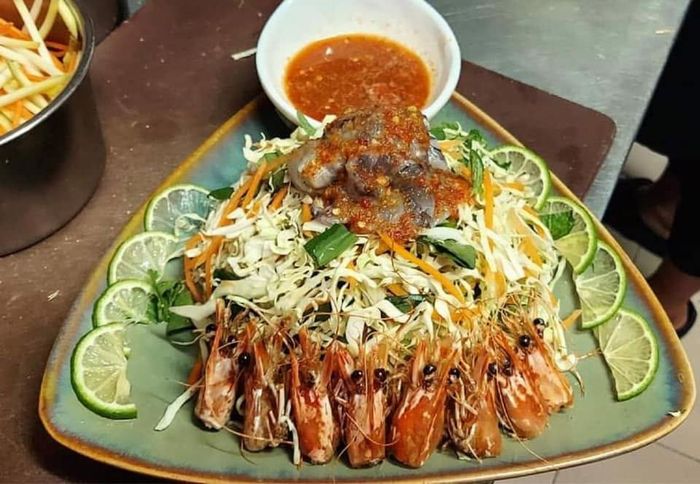 Người bị cao huyết áp vẫn có thể ăn hải sản nhưng hạn chế một số loại. Ảnh: Nguyễn Hùng
