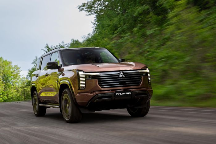 Mitsubishi Pajero 2027 có 2 tùy chọn ở kiểu dáng lưới tản nhiệt. Ảnh: MMC
