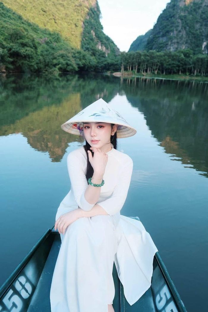Diễn viên Quỳnh Kool dịu dàng.