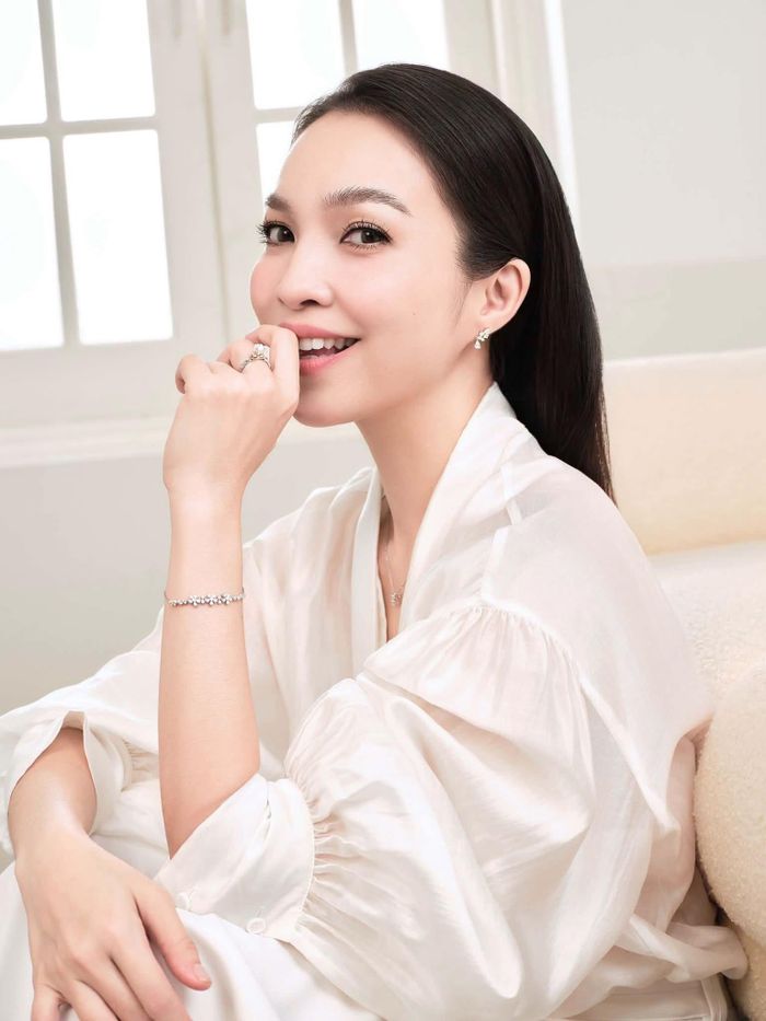 Ca sĩ Hiền Thục trẻ khó tin ở tuổi U50.