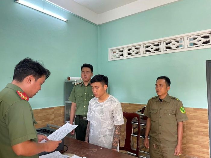Vũ Văn Hùng bị khởi tố để điều tra về hành vi “Vi phạm quy định xuất cảnh”. Ảnh: KL