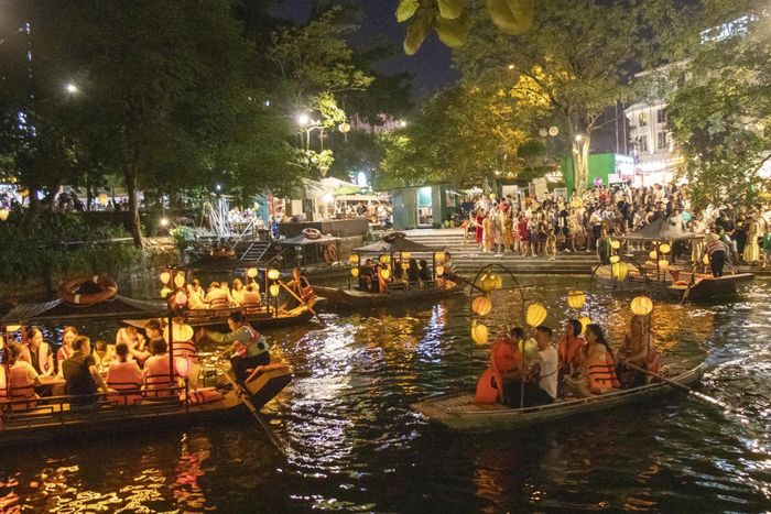 Việc mở rộng các hoạt động vui chơi và kinh tế đêm giúp du khách có thêm lựa chọn ngoài các chuyến tham quan danh thắng, đồng thời tăng chi tiêu tại điểm đến tại Ninh Bình.