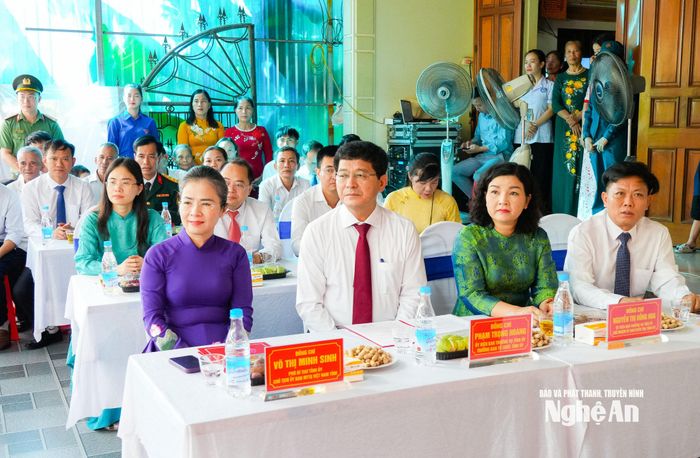 Các đại biểu tham dự buổi lễ. Ảnh: TL