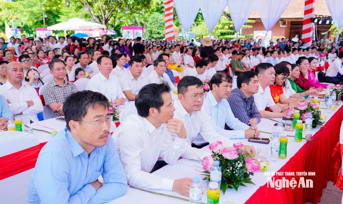 Các đại biểu dự lễ. Ảnh: Phạm Bằng