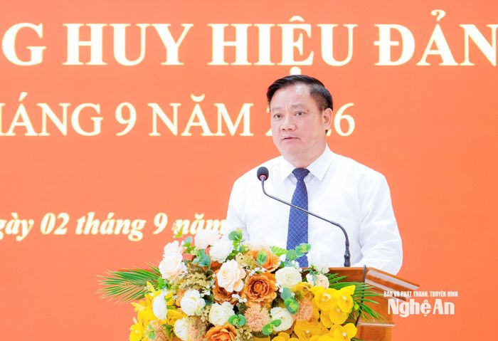Bí thư Tỉnh ủy, Trưởng đoàn ĐBQH tỉnh Nguyễn Khắc Thận phát biểu tại buổi lễ. Ảnh: Phạm Bằng