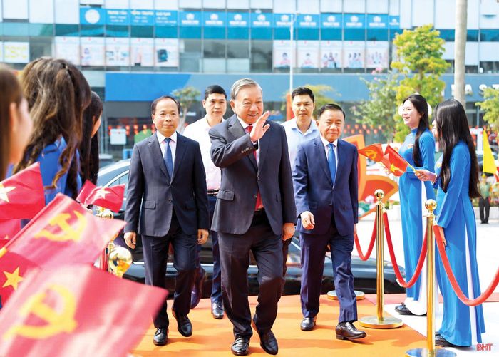 Tổng Bí thư, Chủ tịch nước Tô Lâm cùng các đồng chí lãnh đạo Đảng, Nhà nước và tỉnh Hà Tĩnh dự lễ kỷ niệm 120 năm Ngày sinh Tổng Bí thư Hà Huy Tập (tháng 4/2026). Ảnh: Ngọc Thắng