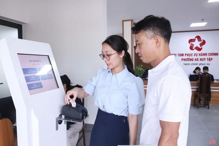 Chuyển đổi số là yêu cầu bắt buộc đối với mỗi cán bộ, công chức trong giai đoạn mới.