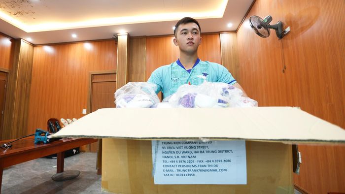 Tôi không biết mình sẽ làm kitman đến bao lâu, nhưng hiện tại tôi trân trọng công việc này. Mỗi ngày đến sân, chuẩn bị từng bộ quần áo, từng đôi giày, vật dụng cho cầu thủ, tôi đều nghĩ đơn giản rằng mình đang làm tốt nhất phần việc của mình.