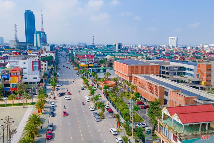 Thành Sen rực rỡ trong ngày Tết Độc lập. Ảnh Đình Nhất.