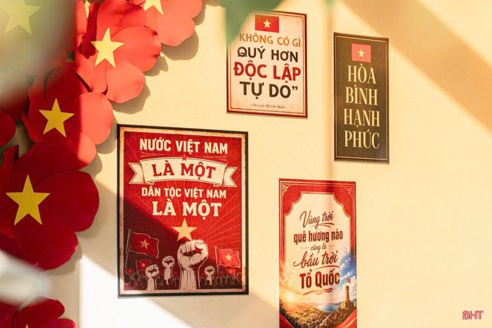 Không khí ngày lễ Quốc khánh tràn ngập khắp phố phường và trong những quán hàng.