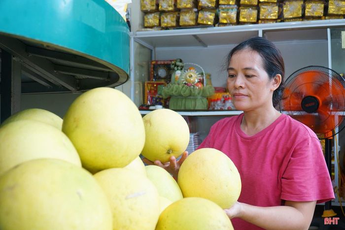 Bưởi Phúc Trạch được nhiều khách hàng lựa chọn làm quà trong kỳ nghỉ lễ.