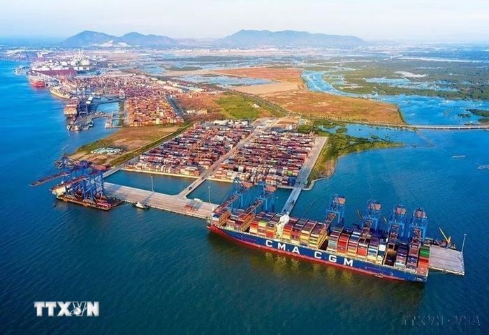 Việt Nam luôn nằm trong top những quốc gia có nền kinh tế tăng trưởng cao. Trong ảnh: Cảng quốc tế Gemalink tại Bà Rịa Vũng Tàu là một trong những cảng biển chiến lược cho công nghiệp, thương mại và hội nhập toàn cầu. (Ảnh: TTXVN phát)