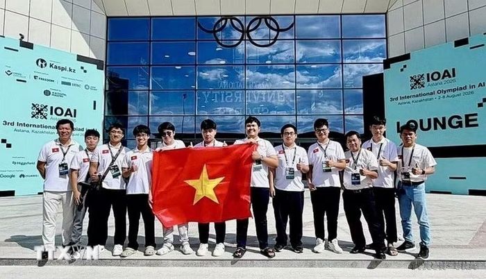 Hệ thống giáo dục được đổi mới theo hướng toàn diện và thực chất. Trong ảnh: Việt Nam đạt 2 Huy chương Vàng tại Kỳ thi Olympic Trí tuệ nhân tạo quốc tế (IOAI) năm 2026 lần thứ ba được tổ chức tại Astana, Kazakhstan với 108 đội tuyển quốc gia và vùng lãnh thổ tham dự (8/2026). (Ảnh: TTXVN phát)