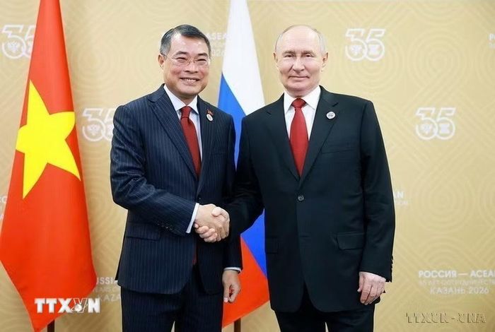 Hội nhập quốc tế ngày càng sâu rộng. Trong ảnh: Thủ tướng Lê Minh Hưng hội kiến Tổng thống Nga Vladimir Putin trong chuyến tham dự Hội nghị Cấp cao Kỷ niệm 35 năm quan hệ ASEAN-Nga tại thành phố Kazan, Liên bang Nga (6/2026). (Ảnh: Dương Giang/TTXVN)
