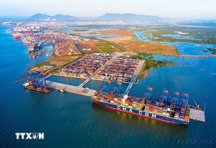 Việt Nam luôn nằm trong top những quốc gia có nền kinh tế tăng trưởng cao. Trong ảnh: Cảng quốc tế Gemalink tại Bà Rịa Vũng Tàu là một trong những cảng biển chiến lược cho công nghiệp, thương mại và hội nhập toàn cầu. (Ảnh: TTXVN phát)