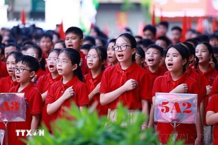 Hệ thống giáo dục được đổi mới theo hướng toàn diện và thực chất. Trong ảnh: Bắt đầu từ năm học 2025 - 2026, Bộ Chính trị thống nhất cao chủ trương thực hiện miễn toàn bộ học phí cho học sinh từ mầm non đến hết trung học phổ thông công lập trên cả nước. (Ảnh: Dương Giang/TTXVN)