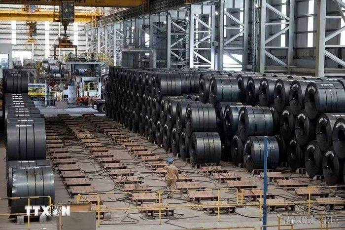 Xuất khẩu hàng hóa là một thế mạnh của Việt Nam trong những năm gần đây. Trong ảnh: Sản xuất tôn tại Tập đoàn Hòa Phát. (Ảnh: Tuấn Anh/TTXVN)