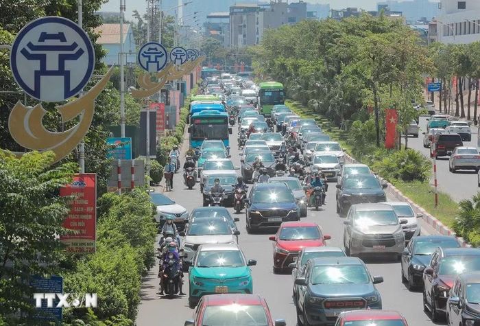 Lượng phương tiện tăng từng giờ tại cửa ngõ phía Đông Thủ đô từ trưa ngày 2/9, khiến giao thông trở nên vô cùng khó khăn. (Ảnh: Phan Phương/TTXVN)