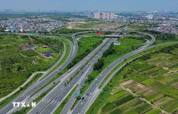 Cao tốc Hà Nội-Hải Phòng hướng về trung tâm hiện lưu lượng phương tiện tăng dần từng giờ. (Ảnh: Phan Phương/TTXVN)