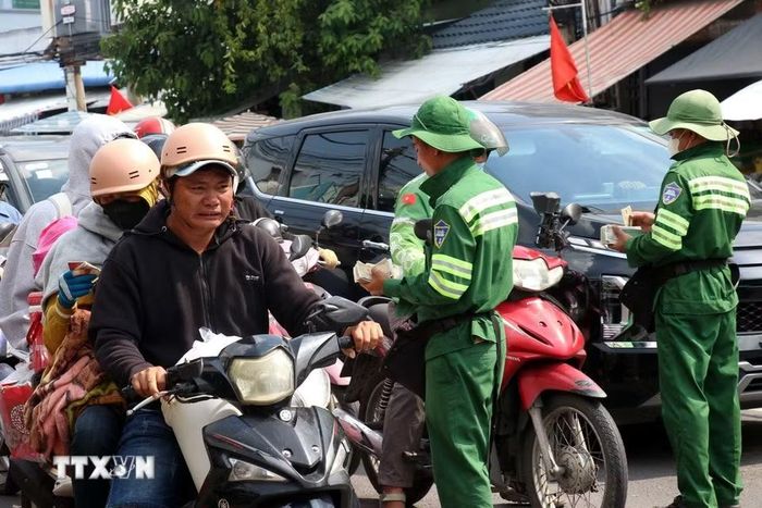Người dân trở lại TP Hồ Chí Minh sau kỳ nghỉ lễ Quốc khánh 2/9. (Ảnh: Tiến Lực/TTXVN)