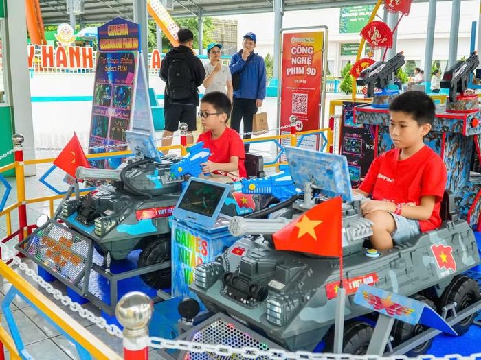 Khu vui chơi giải trí thu hút trẻ em dịp Lễ 2/9. (Ảnh: PV/Vietnam+)
