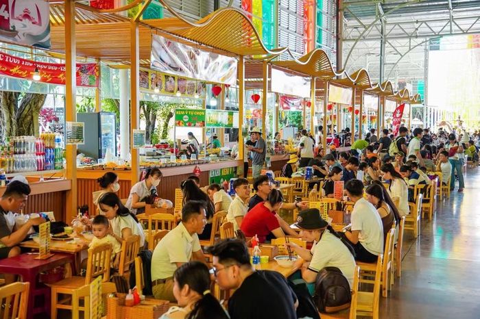 Ẩm thực thu hút khách du lịch Thành phố Hồ Chí Minh. (Ảnh: PV/Vietnam+)
