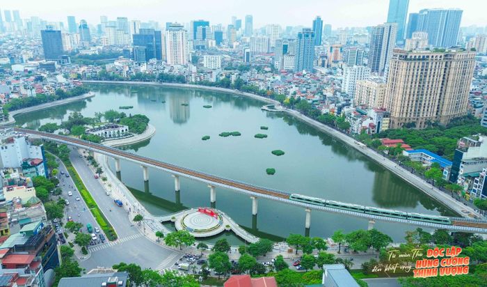 Tuyến đường sắt đô thị Cát Linh - Hà Đông được coi là xương sống giao thông công cộng, góp phần to lớn đưa Hà Nội bước vào kỷ nguyên đô thị văn minh, hiện đại.