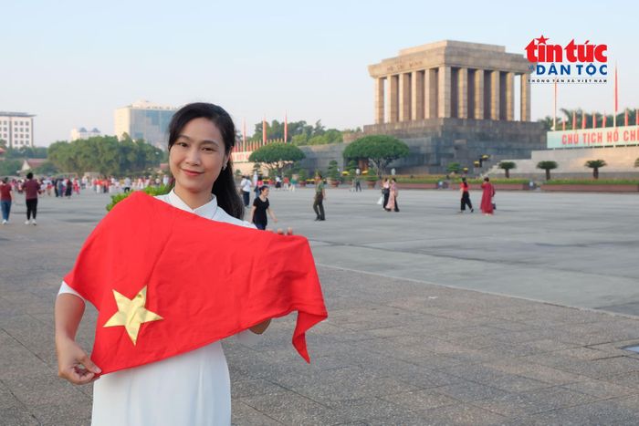 Tự hào và vinh dự là cảm xúc chung của nhiều người dân khi được trực tiếp chứng kiến lễ chào cờ tại Quảng trường Ba Đình vào đúng dịp kỷ niệm 81 năm ngày Độc lập.