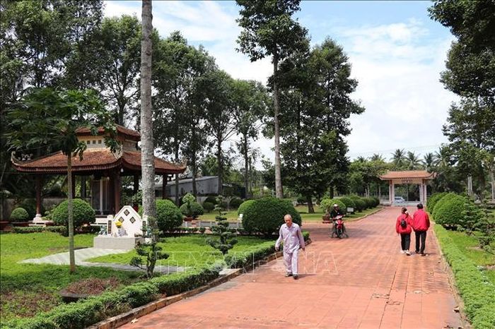 Khu di tích lịch sử quốc gia đình Long Hưng ở xã Long Hưng, tỉnh Đồng Tháp.