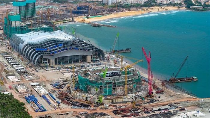 Thi công trên công trình Trung tâm Hội nghị phục vụ Hội nghị Cấp cao APEC 2027 trong dịp Lễ Quốc khánh 2/9/2026. Ảnh: TTXVN phát