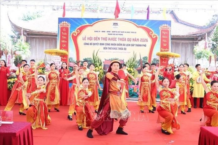 Chương trình nghệ thuật tại lễ hội.