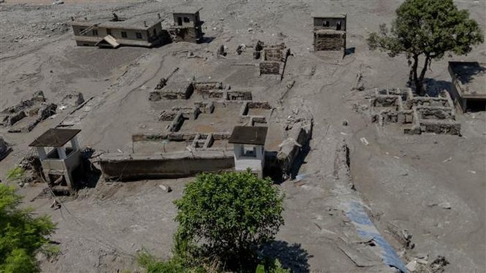 Hiện trường đổ nát sau trận lũ quét và lở bùn đá nghiêm trọng ở huyện Nuwakot, Nepal. Ảnh: THX/TTXVN phát