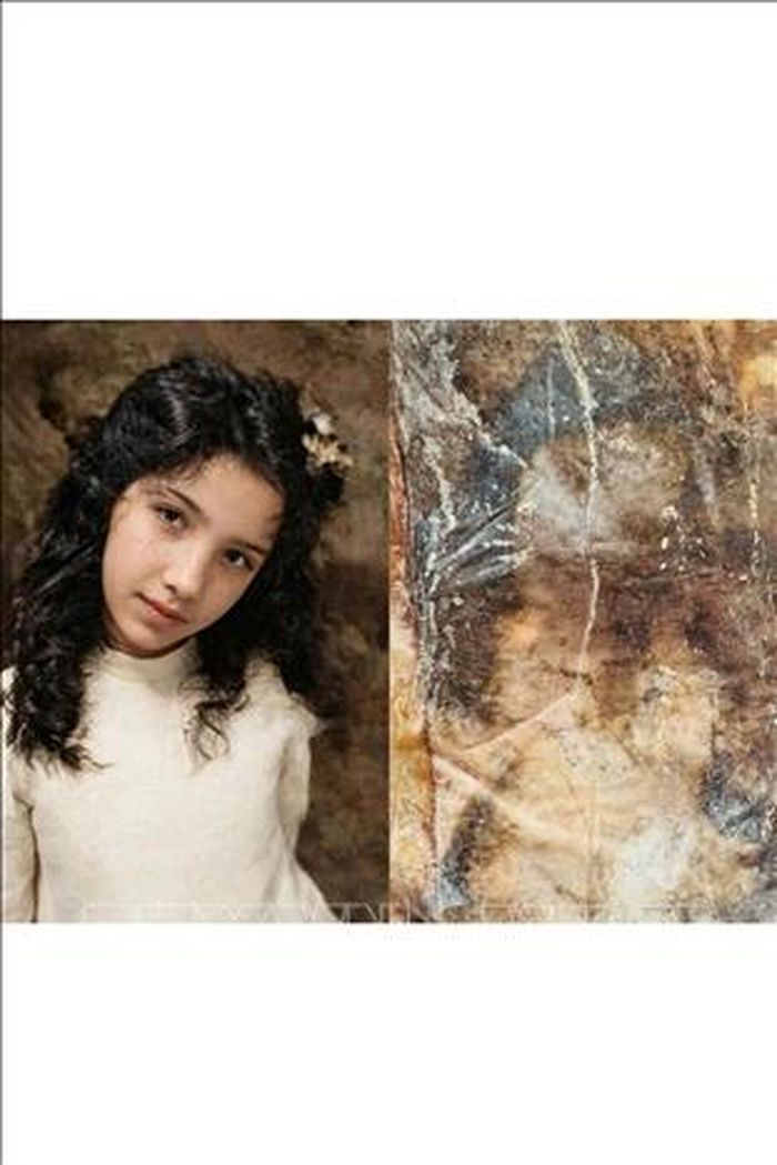 Ảnh chân dung người phụ nữ trong album có tên Nguyễn Văn Thuận được tìm thấy trong phần mộ liệt sĩ. Ảnh: TTXVN phát