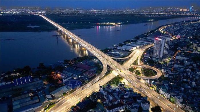 Mật độ giao thông thông thoáng hướng cầu Vĩnh Tuy vào nội thành lúc chiều muộn ngày 2/9.