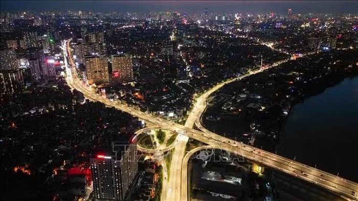 Mật độ giao thông thông thoáng hướng cầu Vĩnh Tuy vào nội thành lúc chiều muộn ngày 2/9.