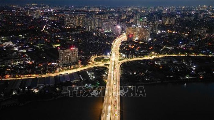 Mật độ giao thông thông thoáng hướng cầu Vĩnh Tuy vào nội thành lúc chiều muộn ngày 2/9.