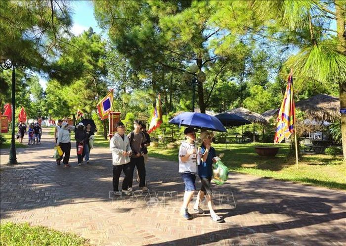 Trong 5 ngày nghỉ lễ Quốc khánh 2/9/2026, khu di sản thế giới Côn Sơn – Kiếp Bạc (Hải Phòng) đón khoảng 22.418 lượt khách tham quan. Ảnh: TTXVN phát
