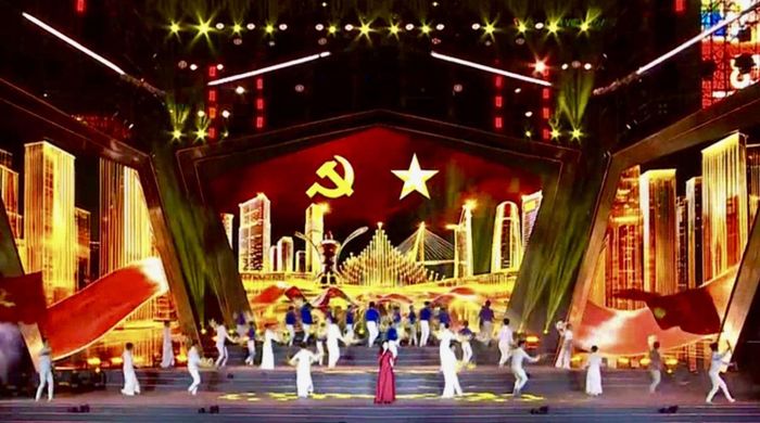 Nhiều dấu mốc lịch sử được tái hiện qua các ca khúc tại chương trình.