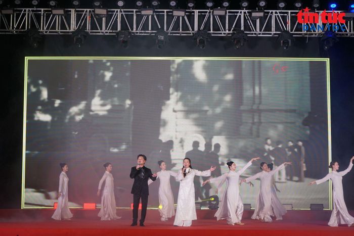 Chương trình là hành trình nghệ thuật nối liền mùa thu lịch sử, dấu ấn Thăng Long, niềm tin và hy vọng về tương lai.