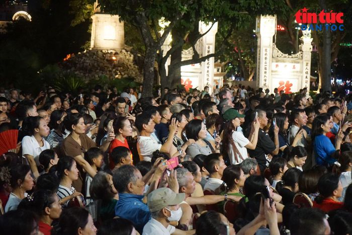 “Hà Nội - Mùa thu độc lập” khắc họa hình ảnh Thủ đô giàu truyền thống, thanh lịch, năng động và hướng tới tương lai.