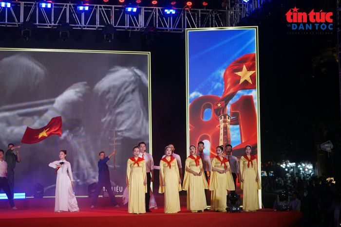 Các vũ đoàn tham gia biểu diễn, góp phần tạo nên những màn trình diễn sôi động, giàu tính nghệ thuật.
