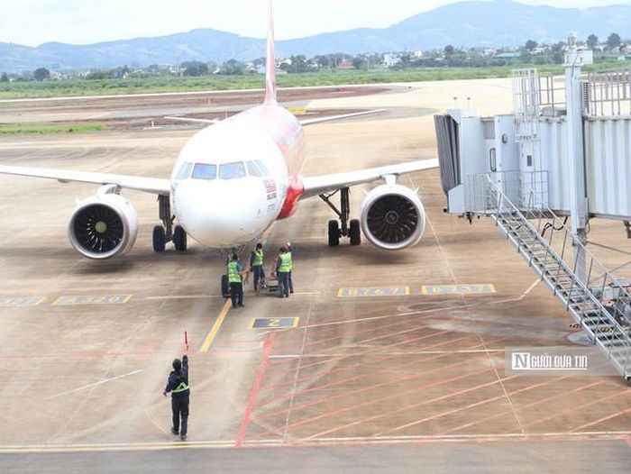 Chuyến bay của hãng AirAsia từ Kuala Lumpur đến Đà Lạt sáng 2/9.