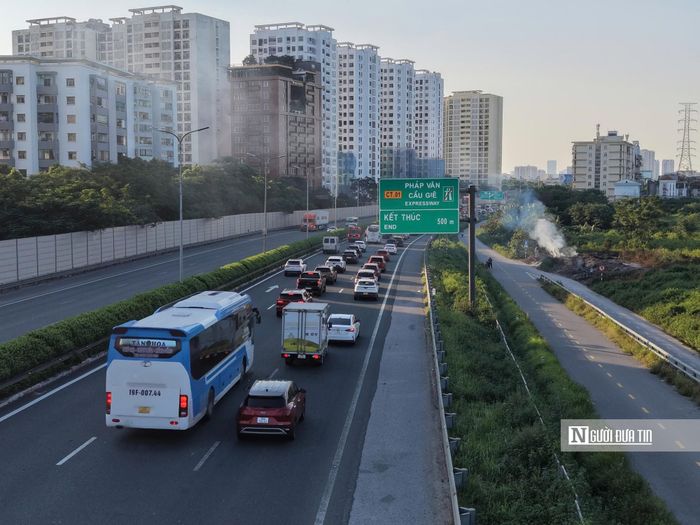 Cục CSGT (Bộ Công an) cho biết, trong ngày cuối kỳ nghỉ, tình hình giao thông tại các đô thị lớn và địa phương giáp ranh cơ bản được bảo đảm, chưa xảy ra ùn tắc giao thông nghiêm trọng.