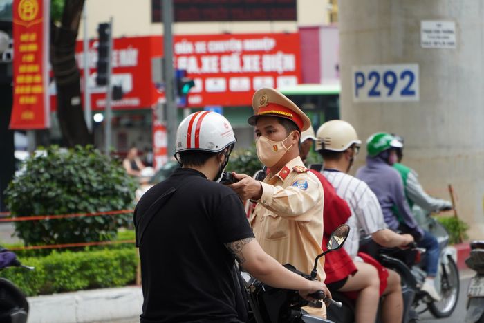 Cục CSGT khuyến cáo người dân chấp hành nghiêm quy định về trật tự, an toàn giao thông; không lái xe sau khi uống rượu, bia; tuân thủ tốc độ, giữ khoảng cách an toàn và không sử dụng điện thoại khi điều khiển phương tiện.