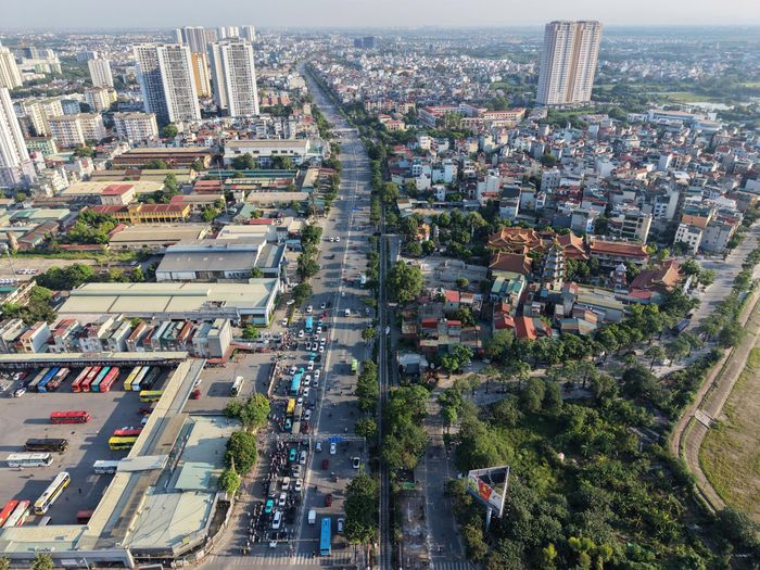Lực lượng CSGT tiếp tục tổ chức phân luồng, điều tiết tại các tuyến cao tốc, cửa ngõ và khu vực có nguy cơ ùn tắc khi lượng người, phương tiện quay trở lại các thành phố lớn tăng cao.